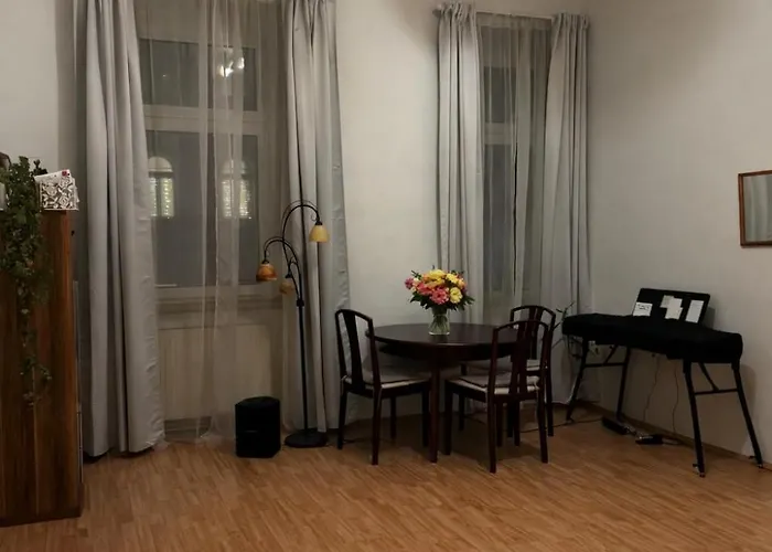 Close To Burggasse Stadthalle Δωμάτια σε οικογενειακή κατοικία